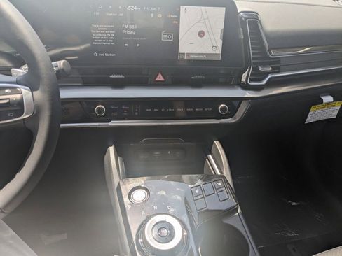 Used 2024 Kia Sportage EX image 16