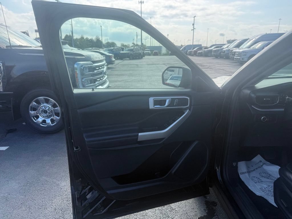 Used 2024 Ford Explorer XLT w/ Equipment Group 202A AWD/4WD image 11