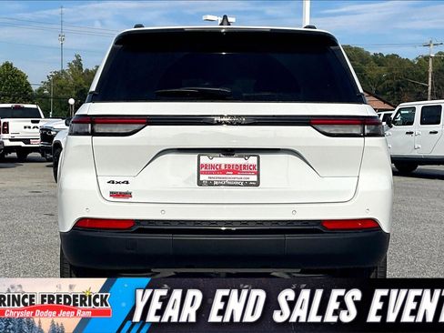 New 2025 Jeep Grand Cherokee 4WD image 4