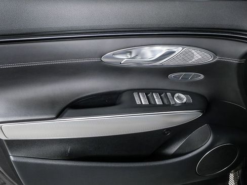 Used 2023 Genesis GV70 2.5T w/ Select Package image 11