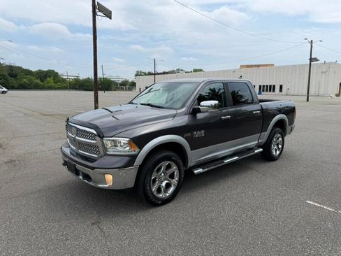 Used 2014 RAM 1500 Laramie w/ Convenience Group AWD/4WD image 4