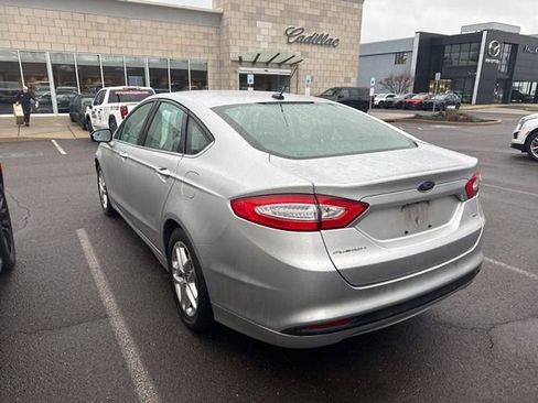 Used 2015 Ford Fusion SE image 4