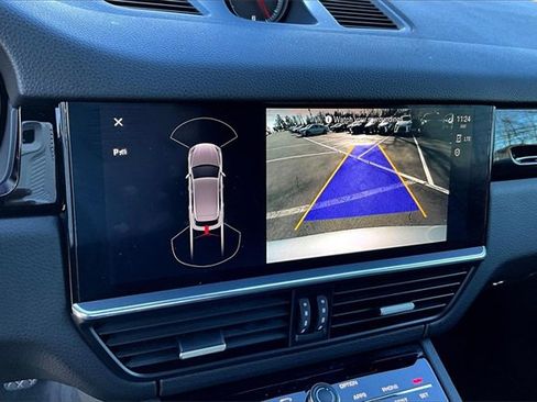 Used 2022 Porsche Cayenne image 14