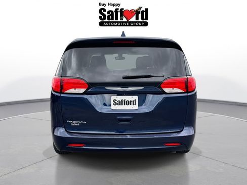 Used 2017 Chrysler Pacifica Touring image 6