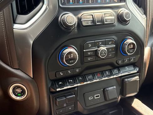 Used 2019 Chevrolet Silverado 1500 LTZ w/ LTZ Texas Edition AWD/4WD image 28