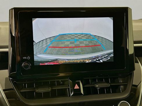 Used 2025 Toyota Corolla LE image 14