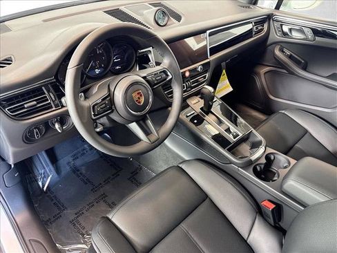 Used 2026 Porsche Macan AWD/4WD image 4