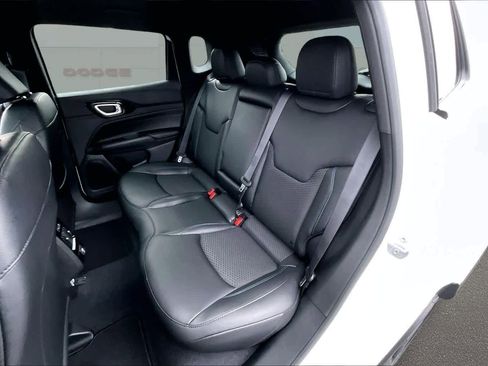 New 2026 Jeep Compass Latitude image 13