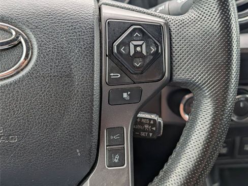 Used 2022 Toyota Tacoma TRD Off-Road w/ Technology Package AWD/4WD image 25