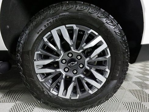 Used 2025 Chevrolet Suburban Z71 w/ Comfort Package image 49