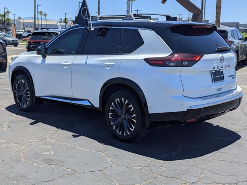 Used 2025 Nissan Rogue Platinum w/ Platinum Premium Package AWD/4WD image 4
