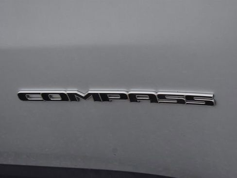 Used 2025 Jeep Compass Limited image 11