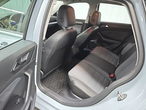 Used 2025 Volkswagen Jetta SE FWD image 31