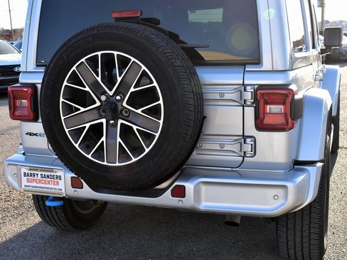 Used 2022 Jeep Wrangler Unlimited Sahara image 10