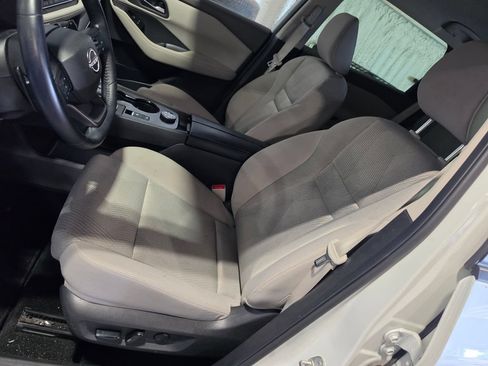 Used 2025 Nissan Rogue SV AWD/4WD image 6