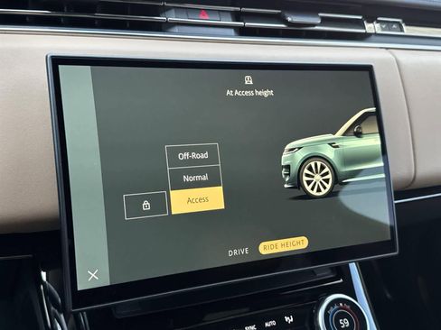 Used 2023 Land Rover Range Rover Sport SE image 19