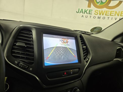 Used 2022 Jeep Cherokee Latitude w/ Sun & Sound Group AWD/4WD image 21