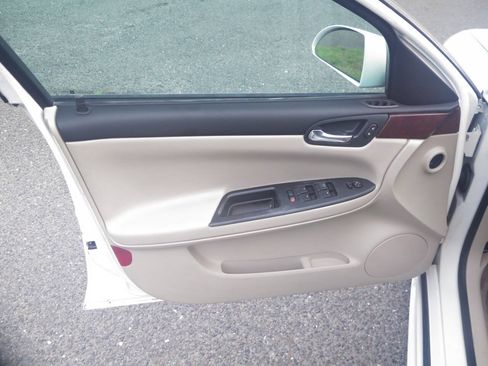 Used 2009 Chevrolet Impala LT FWD image 17