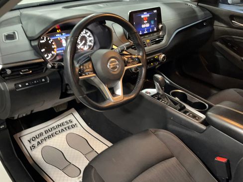 Used 2021 Nissan Altima 2.5 SV w/ SV Premium Package image 2