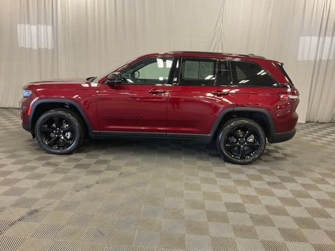 Used 2024 Jeep Grand Cherokee Altitude AWD/4WD image 8