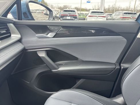 New 2026 Volkswagen Tiguan SE AWD/4WD image 24