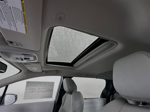 New 2026 Toyota Sienna XLE image 23