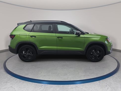 New 2026 Volkswagen Taos SE AWD/4WD image 4