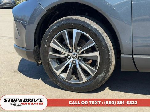 Used 2022 Toyota Venza LE AWD/4WD image 9