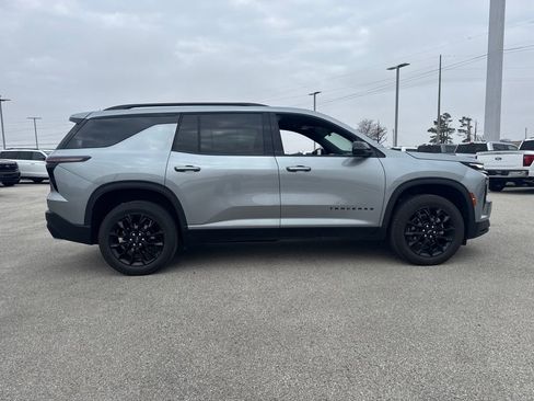 Used 2024 Chevrolet Traverse LT w/ Midnight/Sport Edition image 8