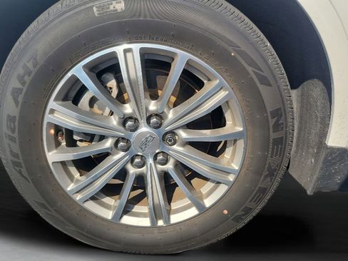 Used 2019 Cadillac XT5 Luxury image 3