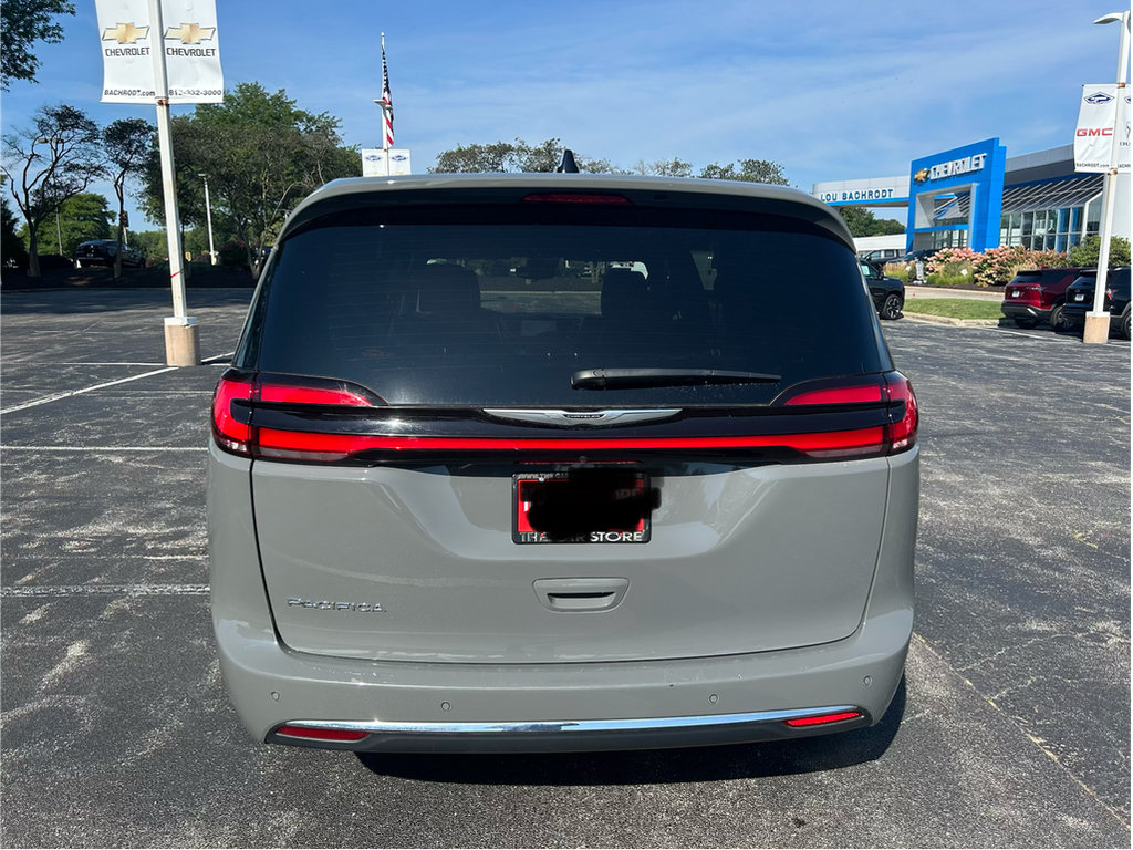 Used 2025 Chrysler Pacifica Select FWD image 6