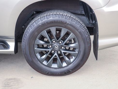 Used 2022 Lexus GX 460 Premium w/ Premium Package AWD/4WD image 9
