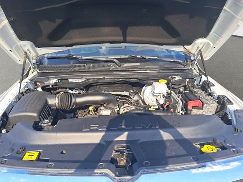 Used 2019 RAM 1500 Laramie AWD/4WD image 28
