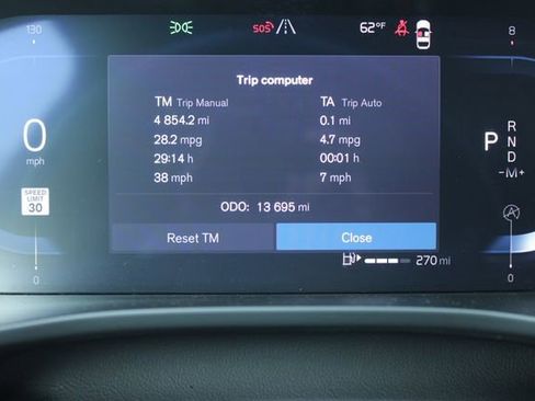 Used 2025 Volvo XC40 B5 Core image 28