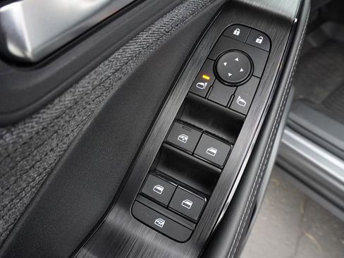 Certified 2023 Nissan Rogue SV image 15