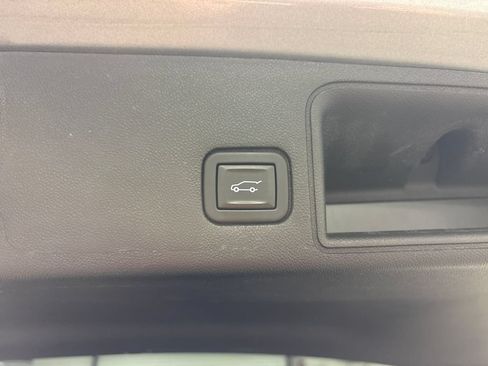 Used 2023 GMC Terrain SLE w/ Driver Convenience Package FWD image 20
