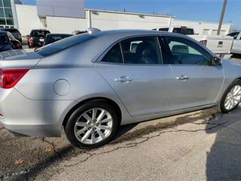 Used 2015 Chevrolet Malibu LTZ image 2