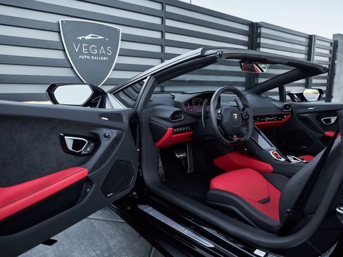 Used 2024 Lamborghini Huracan EVO image 30