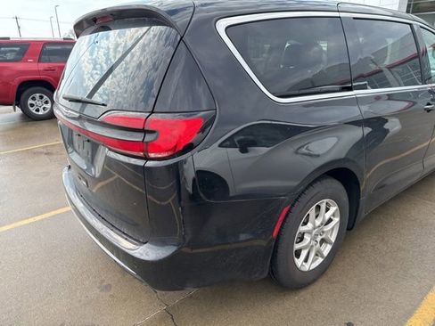 Used 2024 Chrysler Pacifica Touring-L image 20