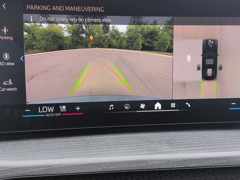Certified 2025 BMW 330i xDrive Sedan AWD/4WD image 31