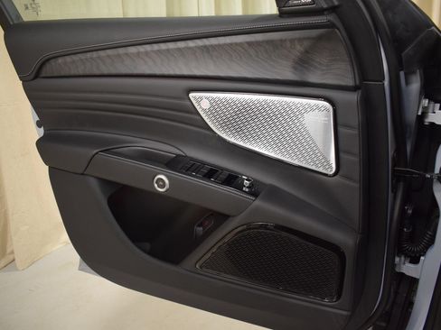 Used 2025 Maserati Grecale Modena AWD/4WD image 37