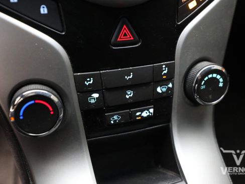 Used 2014 Chevrolet Cruze LS FWD image 23