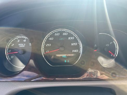 Used 2010 Buick Lucerne CXL image 19