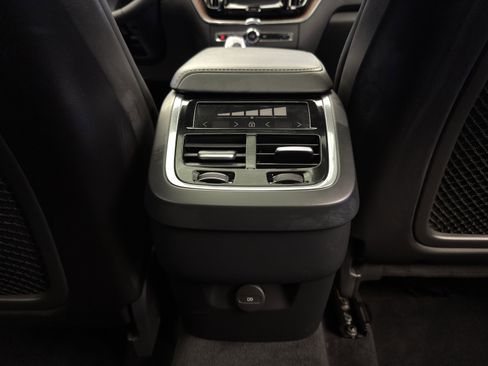 Used 2024 Volvo XC60 B5 Ultimate w/ Protection Package Premier image 24