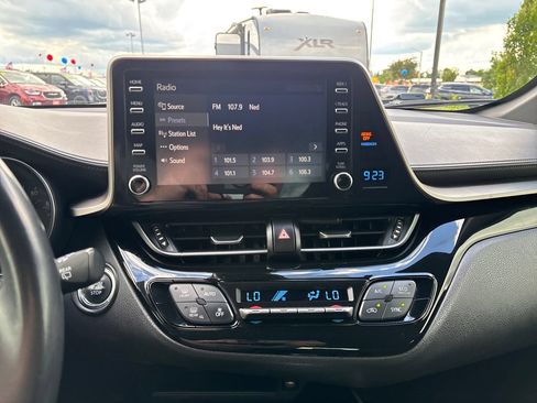 Used 2019 Toyota C-HR XLE FWD image 35