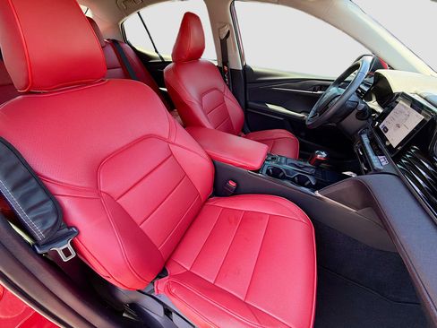 Used 2025 Toyota Camry LE w/ Convenience Package image 14