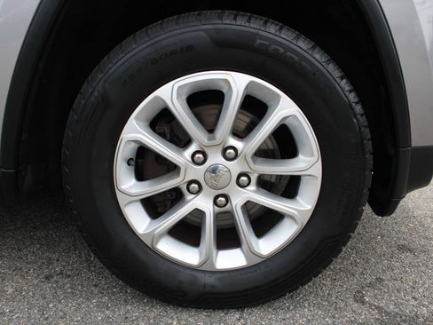 Used 2014 Jeep Grand Cherokee Laredo w/ 18" Wheel & 8.4" Radio Group AWD/4WD image 14