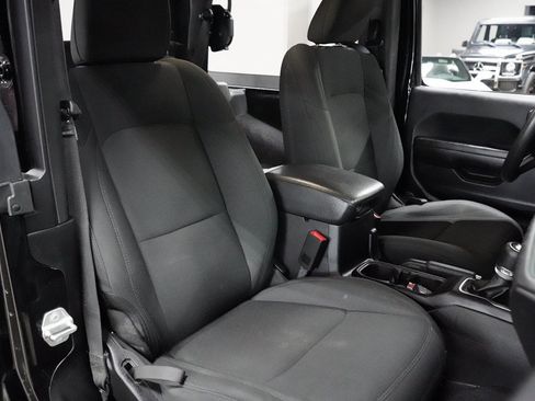 Used 2020 Jeep Wrangler Sport AWD/4WD image 27