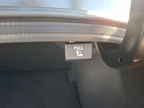 Certified 2025 Hyundai Elantra Sport image 29