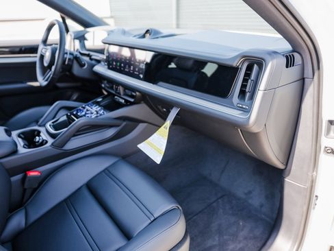New 2025 Porsche Cayenne S image 27